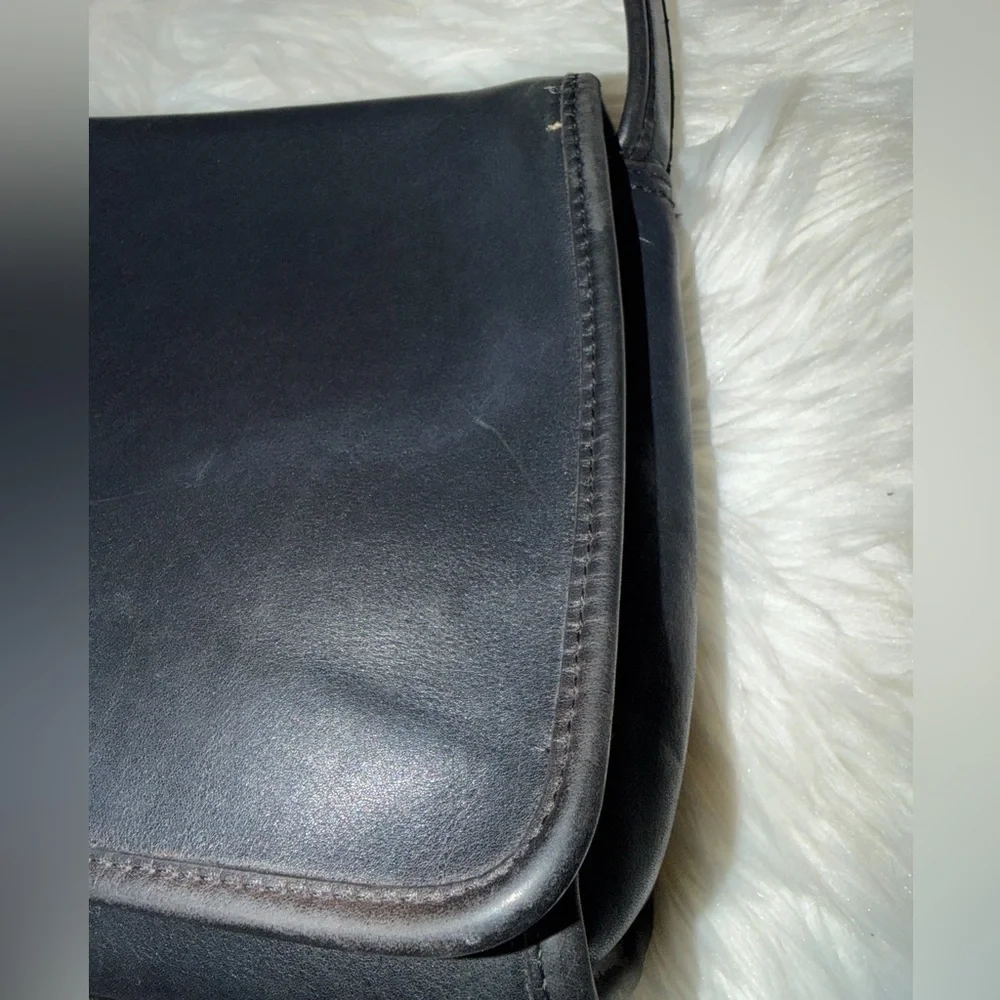 Vintage Coach # 9054 Black Glove-leather Shoulder Bag